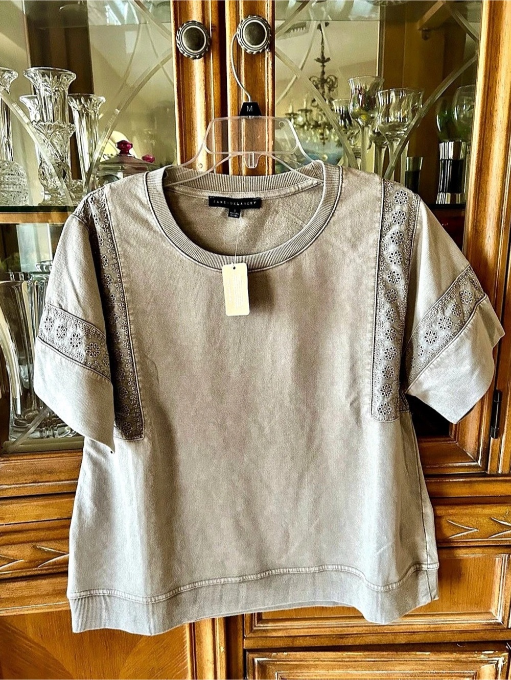 Jane & Delancey Embroidered Short Sleeve Top in Gray Size Small NWT